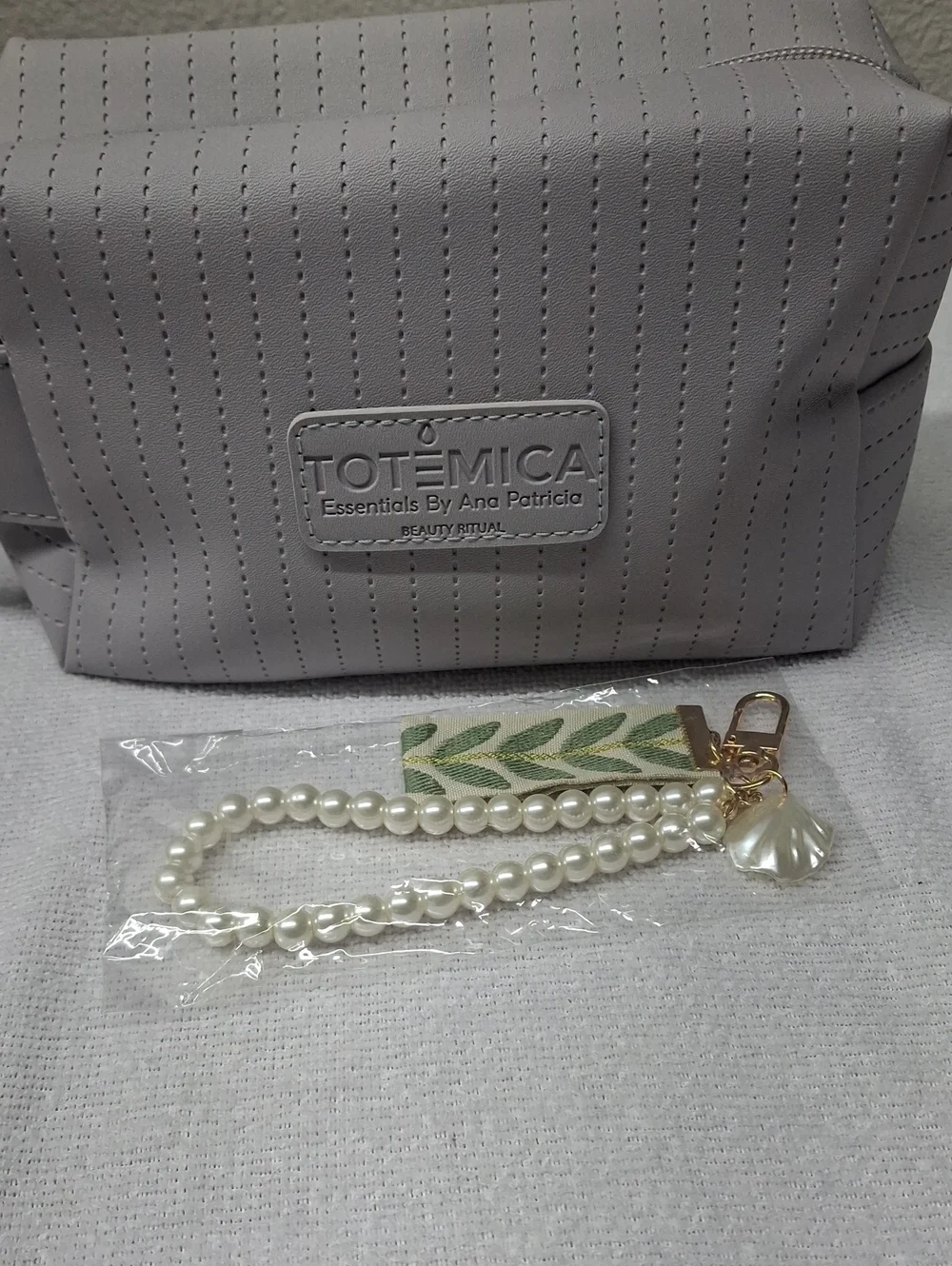 Totemica Essentials by Ana Patricia Cosmetic Makeup Bag Grey NWT